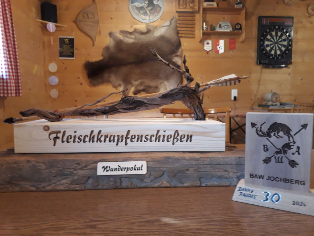 Wanderpokal für das Fleischkrapfenschießen im Jagdbogenclub Rauris.